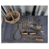 Q2 15pcs Basket, knives, tongs,Hor Primitives