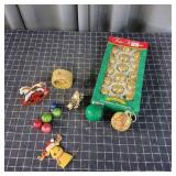 N2 20pc+ christmas bulbs: Gold, other assorted sty