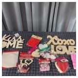 J2 10pc+ Valentines Day Crafts & Decor