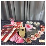 J2 10pc+ Valentines Day Crafts & Decor heart tins