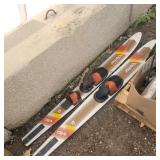 Pair Vector CB4 Water Skis