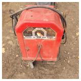 Lincoln Welder 225amp 220V w/ lead & ground