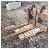 Caterpillar Quick attach Loader Forks 4