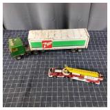 C3 2Pc Fire truck metal Semi truck Metal Gorgi Maj
