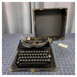 Q3 Typewriter Remmington Portable #5