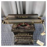 Q3 Typewriter LC Smith & Corona #8-18