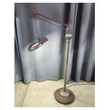 L6 cantilever Reading lamp with magnifier 110v