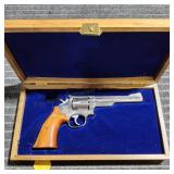 Byron Smith & wesson revolver 357 magnum