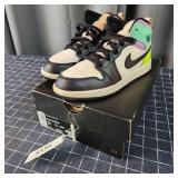MC Jordan 1 Mid Size 1 White black volt green gl