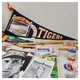E4 30PC+ Detroit Tigers 1962 Penant, Baseball memo