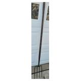 YD 4 Tine Long Handle Potato Pitchfork