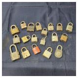 Q2 19 Pc Vintage Pad locks Yale