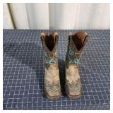 M2 dan post cow boy boots size  6