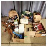 F1 Pallet lot wreaths & decor, Juicer & pitcher, p
