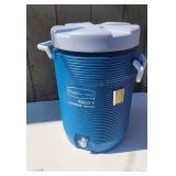 E Blue Rubbermaid Beverage Container