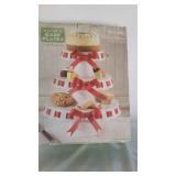 F Set of 3 Decorative Cake Plates with ribbons