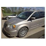 2013 CHRYSLER TOWN & COUNTRY MINI VAN