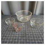 L5 - Pyrex Glass Mixing Bowls and Measur Set of cl