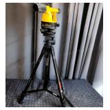 R3 - DeWalt DW090 Builders Level with Tr DeWalt DW