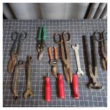 T2 - Pliers, Snips, Wrenches Lot of vintage hand t