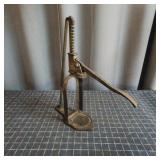 Q2 - Antique Liberty Detroit Cast Iron B Vintage c