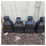 YD - Black Plastic Livestock Feeders - L 4 black p
