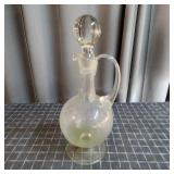 C4 - Clear Glass Decanter with Stopper a Clear gla