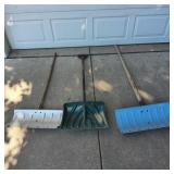 Yd - Set of 3 Snow Shovels / Pushers Set of 3 snow
