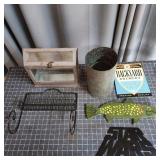 L6 - Decorative Lot: Glass Terrarium, Me Mixed lot