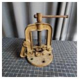 T2 - Erie Tool Works No. 2-H Pipe Vise Erie Tool W