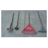 Yd - Garden Tool Lot ' Shovel, Hoes, a Lot of 4