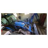 New Holland Tractor w/Cab & Loader 