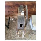 Improved Corn Sheller with Hand Crank an Hand-oper