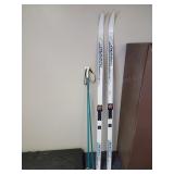 Karhu Cross-Country Skis with Poles and Karhu cros