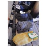 4 Pair Winter Gloves