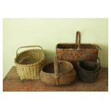 Group of 4 baskets medium size w/handles