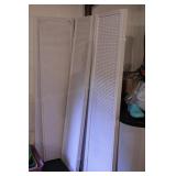 6 panels of white vinyl room divider