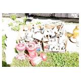 2 B/l small garden decorations