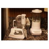 Kitchen Appliances: Blenders & Clothes Iron