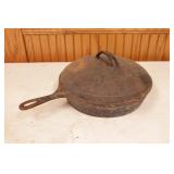 Cast Iron - Wagner 11" Dutch oven with handle