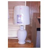 Basket-weave table lamp