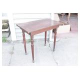 Pine turned leg end table