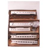 Group of 6 HO Scale Train Cars / Parts