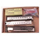 Group of 5 HO Scale Train Cars / Parts