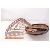 Atlas HO Scale Roundhouse & Turntable Kit