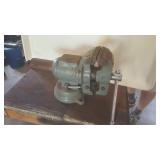 4" Olympia Bench Vice w/ Pipe Jaws