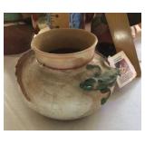Pottery vessel by Leticia Alarzon