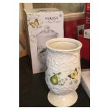 Mikasa Antique Countryside lidded bowl