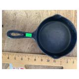 Cast iron skillet