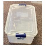 Clear storage tote with lid